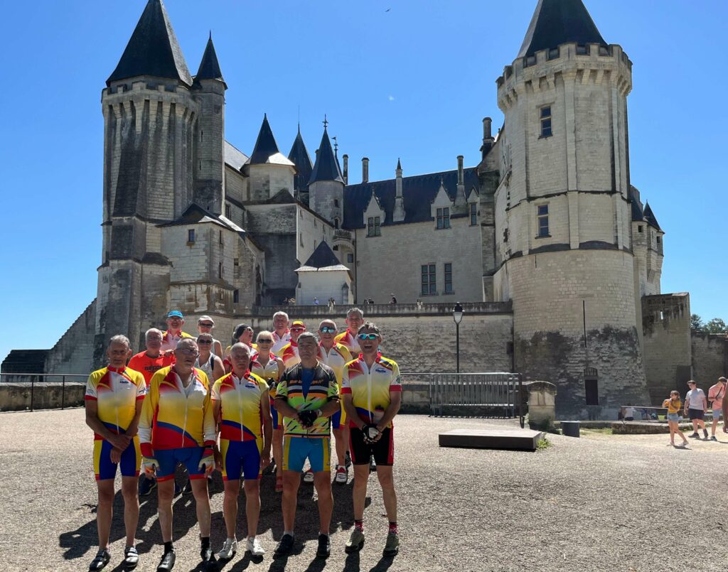 Pose devant le Château de saumur